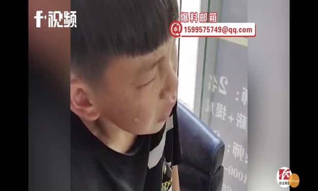 clip-bi-cat-toc-xau-chu-nhoc-10-tuoi-oa-khoc-roi-goi-dien-bao-cong-an-1