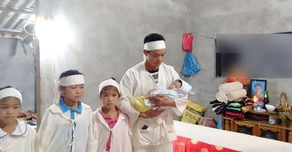 Xót xa cảnh người đàn ông nuôi 4 con nhỏ nheo nhóc, khát sữa khi vợ vừa qua đời vì ung thư