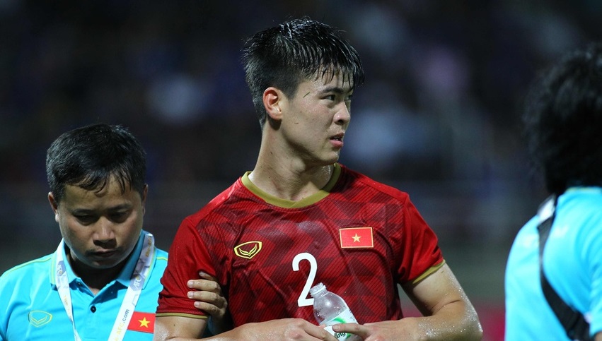 Duy Mạnh nhập viện sau trận thua Thái Lan