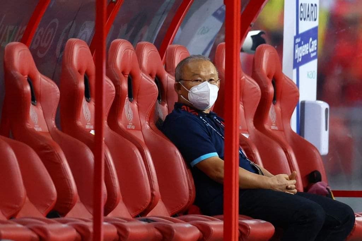 HLV Park Hang Seo: “Tôi không ngốc đến mức dùng Văn Toàn, Công Phượng để đá ở giữa”