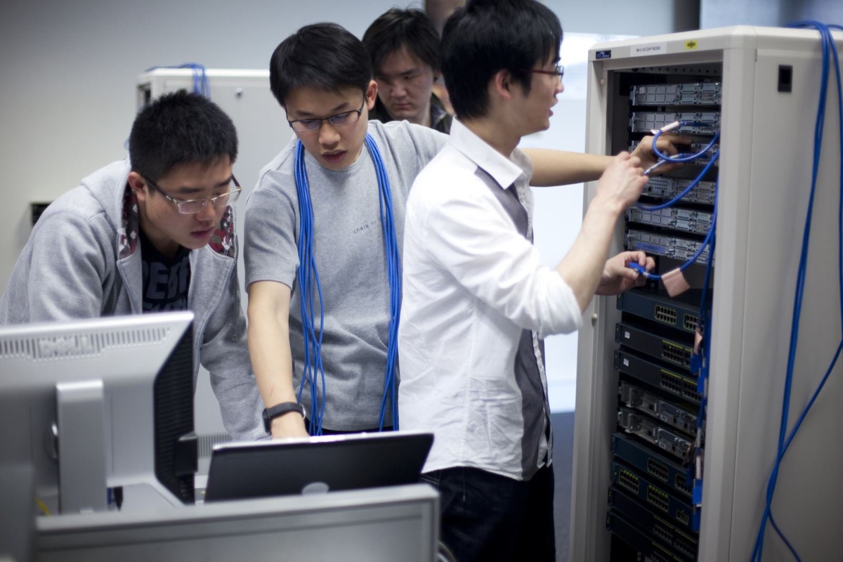 Du học sinh trở về, lương còn kém hơn học trong nước