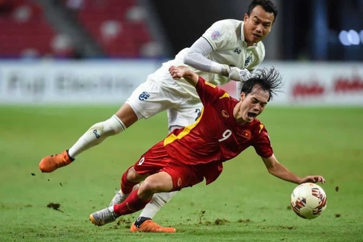 Thủ môn Thái Lan chia tay AFF Cup 2020 vì chấn thương nặng