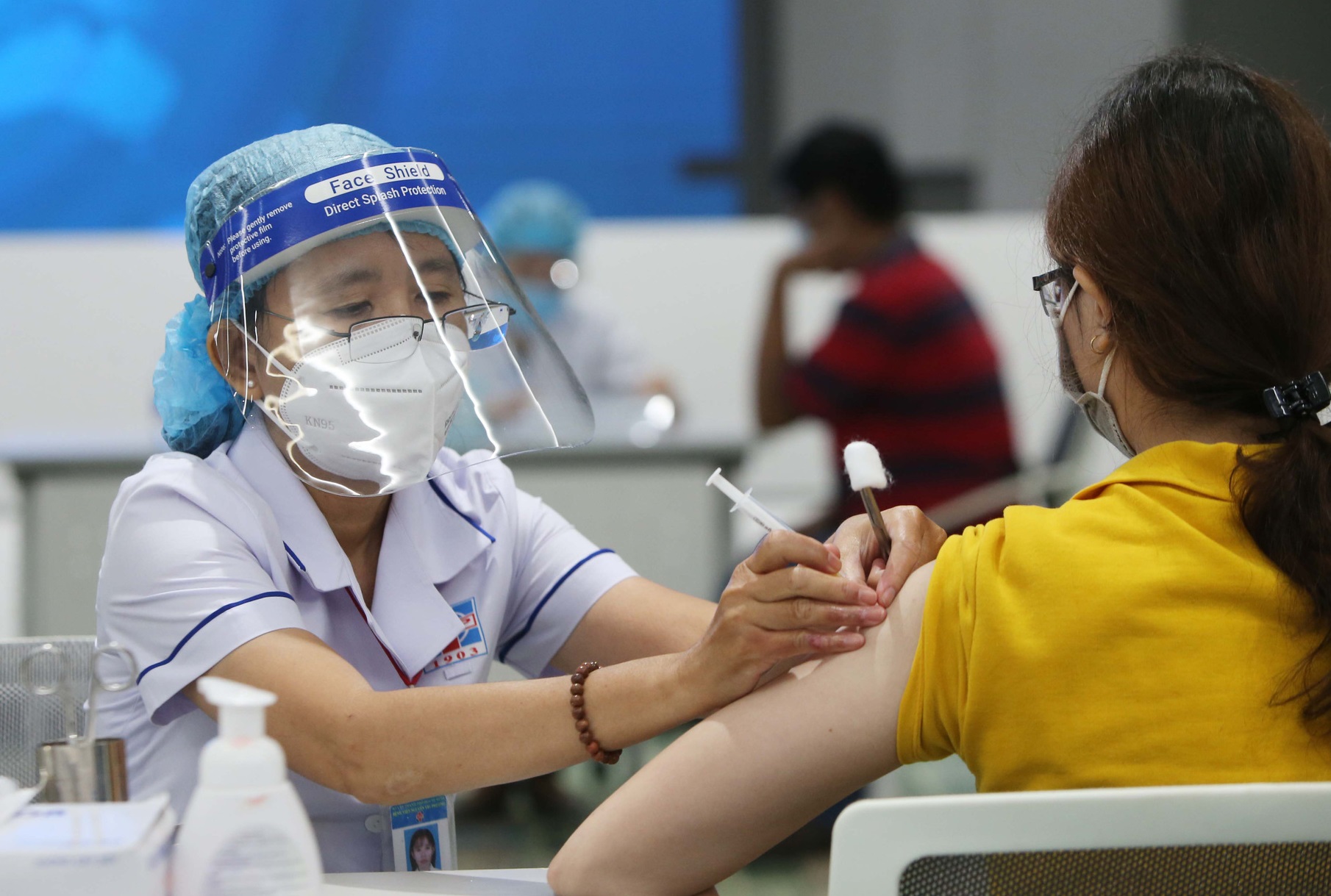 Nhiều địa phương bùng phát dịch có tỷ lệ tiêm vaccine mũi 2 cao