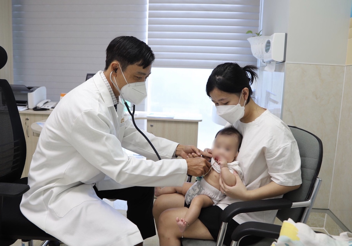 Đề phòng trẻ ốm khi về quê ăn Tết
