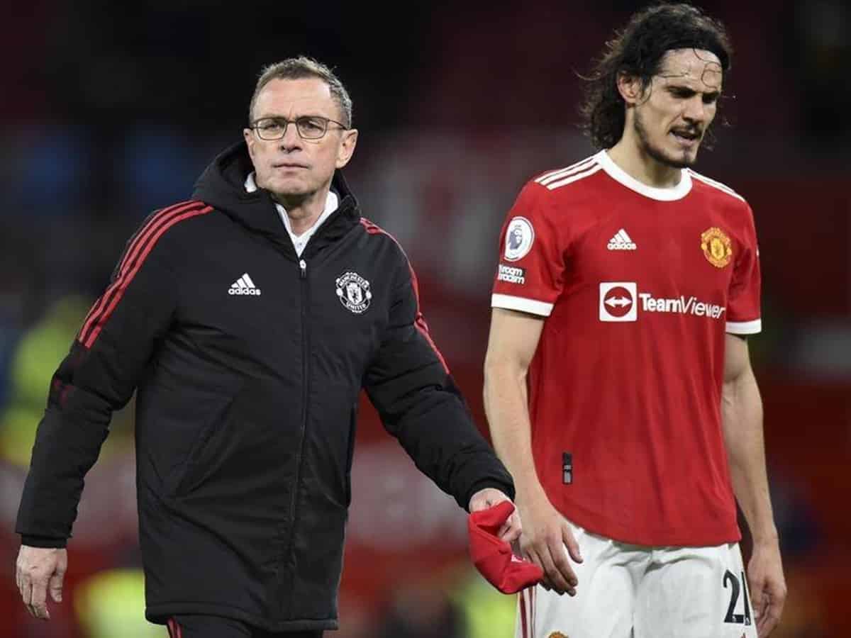 HLV Ralf Rangnick bị chỉ trích vì tin tưởng Cavani