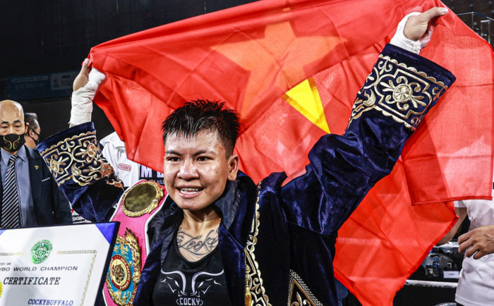 Từ cô bé bán vé số đến nhà vô địch boxing thế giới