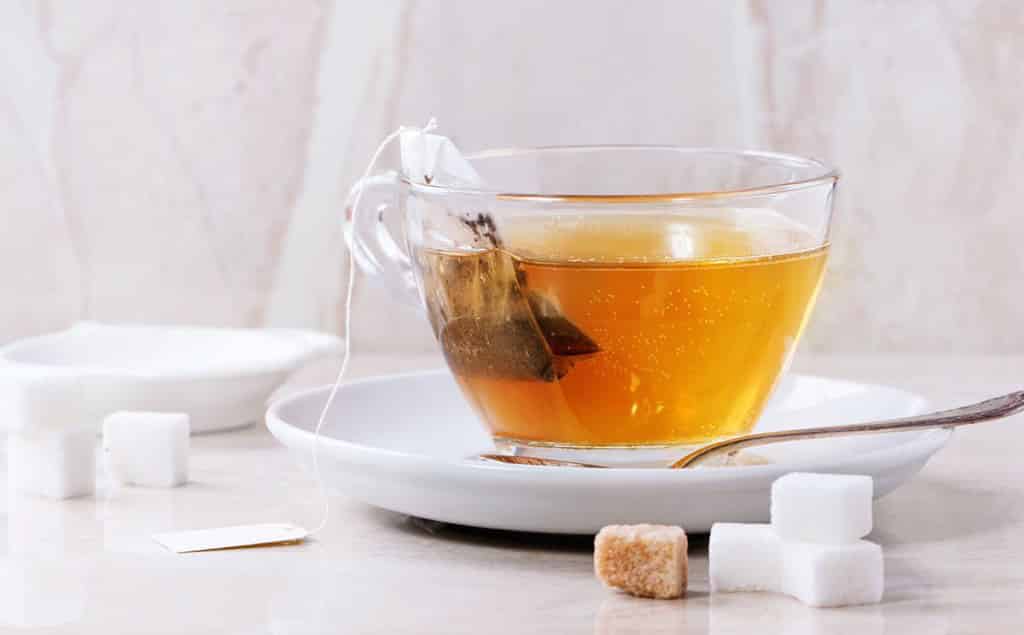 4 sai lầm tai hại khi uống trà nhiều người mắc: Sai lầm số 2 biến trà thành ‘quả bom’
