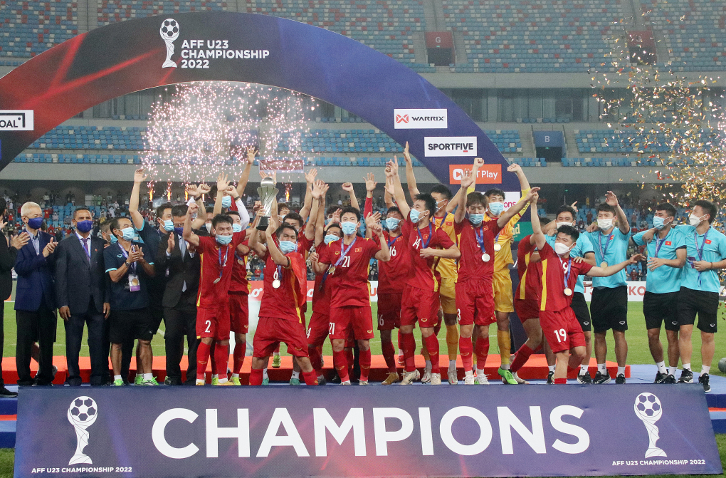 Chưa thể về nước do 19 cầu thủ U23 Việt Nam nhiễm Covid