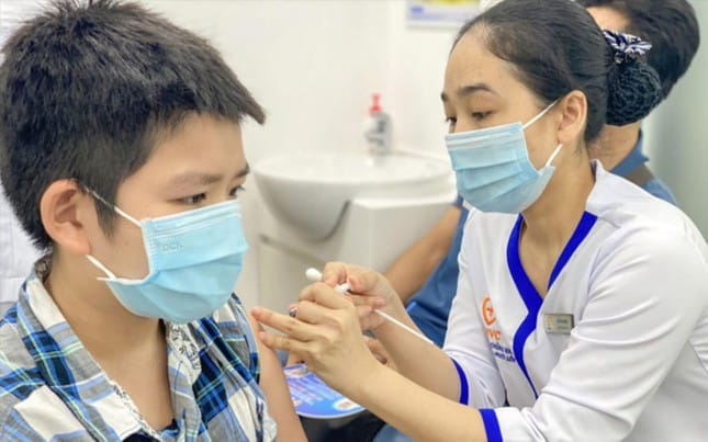 Tiêm vắc xin phòng COVID cho trẻ 5-11 tuổi: Cần đặc biệt đề phòng phản ứng bất lợi