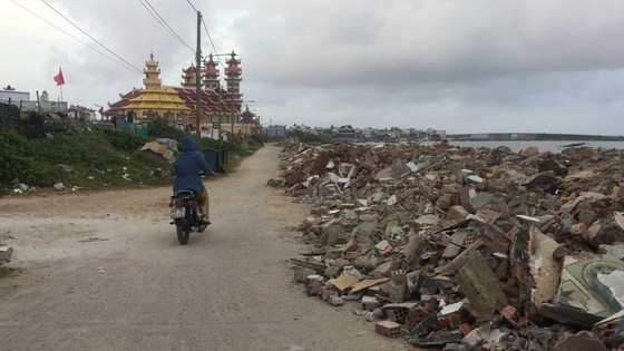 Huyện Lý Sơn cấm đổ phế thải xây dựng khu vực chùa Đục và đền thờ Phật Mẫu