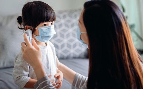 Bi hài: Ca mắc tăng vụt, thợ làm mi, bán hoa cúng cũng thành ‘dược sĩ’ tư vấn F0