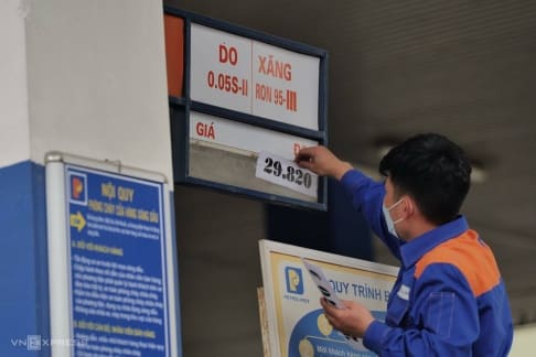 Giá xăng tăng kỷ lục lên mốc gần 30.000 đồng/lít