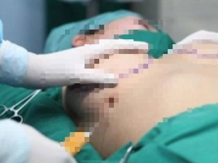 Cô gái nâng ngực tử vong tại TPHCM: Bác sĩ phẫu thuật là ai?