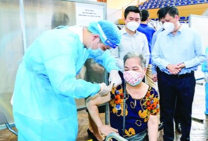 Việt Nam ‘đi sau- về trước’ trong chiến dịch tiêm vaccine phòng COVID-19