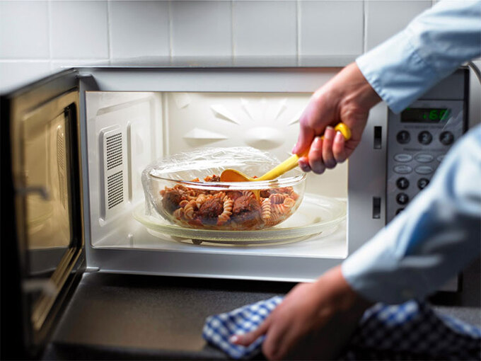 5 lý do bạn không nên dùng lò vi sóng để hâm nóng thức ăn