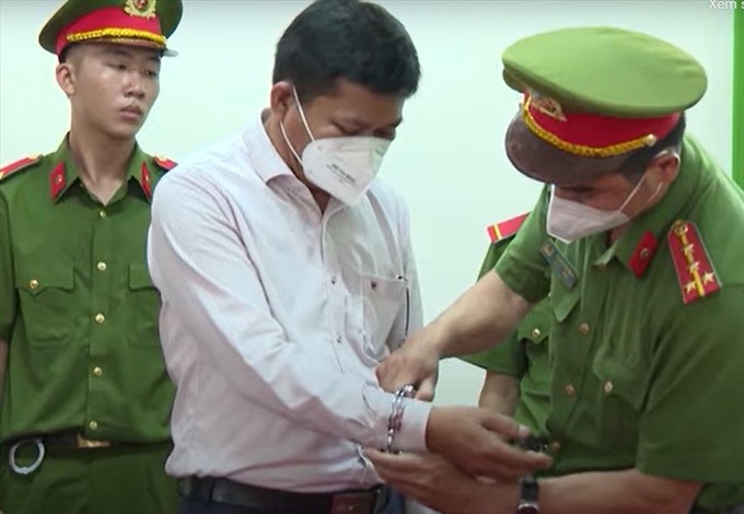 Bắt tạm giam nguyên Giám đốc CDC Bình Phước vì nhận quà của Công ty Việt Á