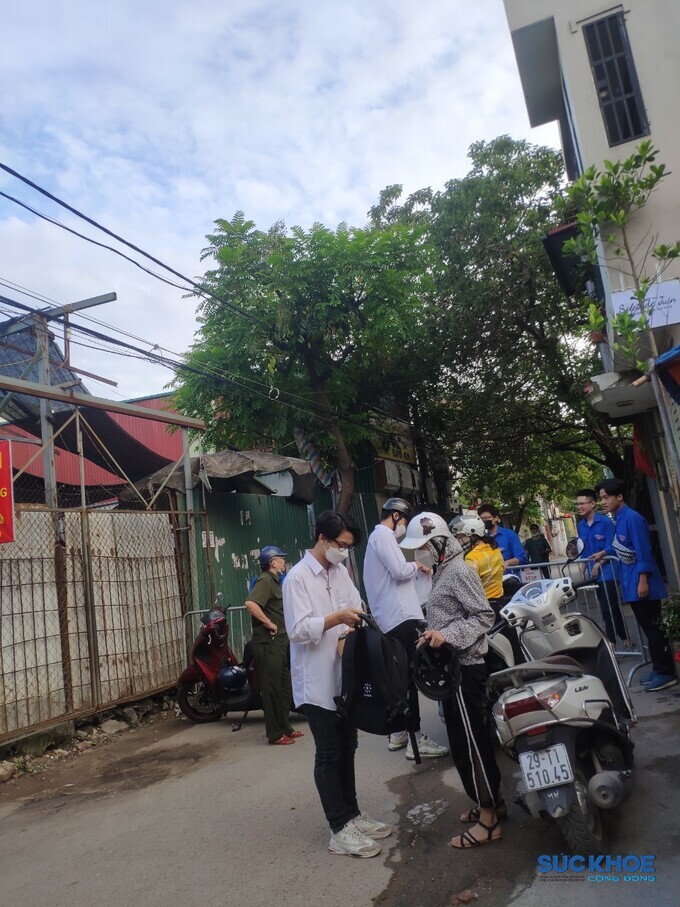 Gần 1 triệu thí sinh trên cả nước bước vào buổi thi đầu tiên của Kỳ thi tốt nghiệp THPT năm 2022 sáng ngày 7/7