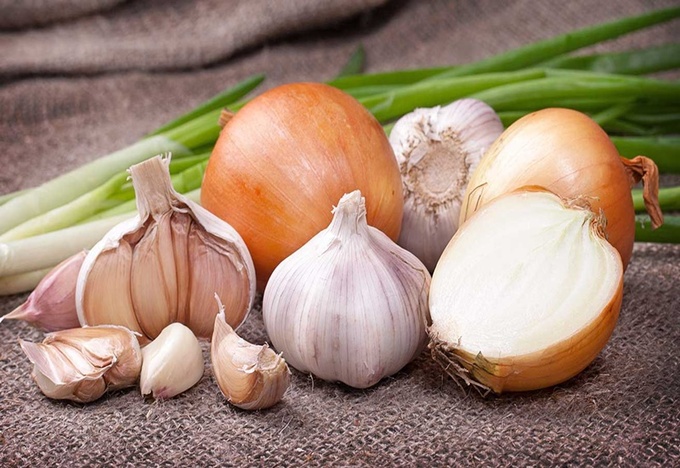 Cách khử hôi miệng sau khi ăn hành tỏi