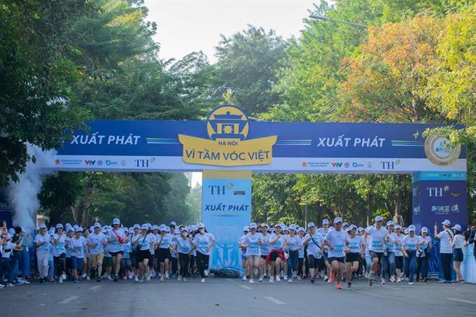 Hơn 4000 học sinh, sinh viên, giáo viên Hà Nội tham gia giải chạy S-RACE