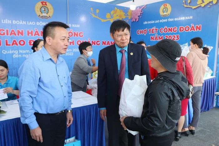 Thủ tướng chỉ đạo quan tâm hỗ trợ người lao động bị giảm sâu thu nhập, mất, thiếu việc làm