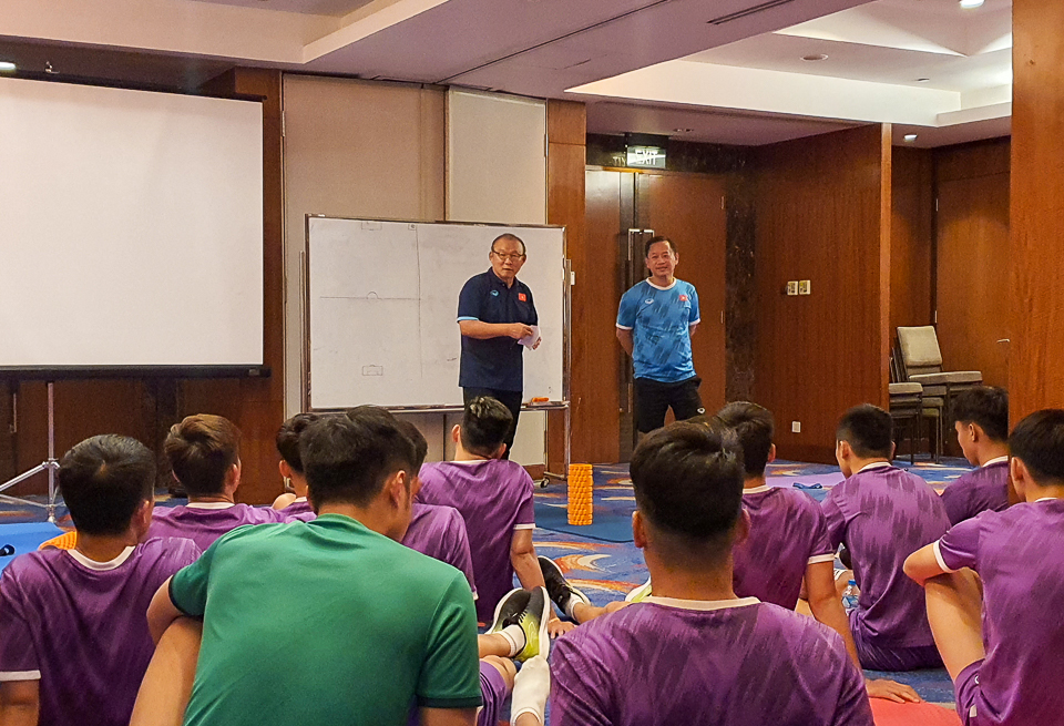 FIFA và AFC cử nhân viên an ninh giám sát trận bán kết AFF Cup tại Indonesia