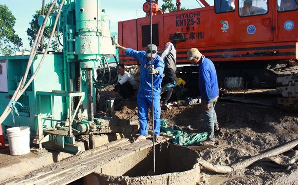 Huy động tối đa phương tiện, thiết bị, nhân lực, ‘chạy đua với thời gian’ cứu nạn cháu bé rơi xuống ống cọc bê tông sâu 35m