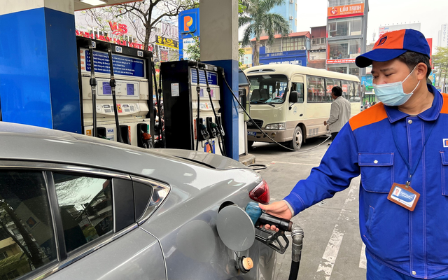 Giá xăng, dầu tăng từ 15h