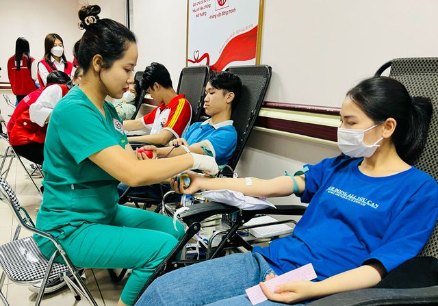 Ngày Toàn dân hiến máu tình nguyện 7/4: “Hiến giọt máu đào – Trao đời sự sống”