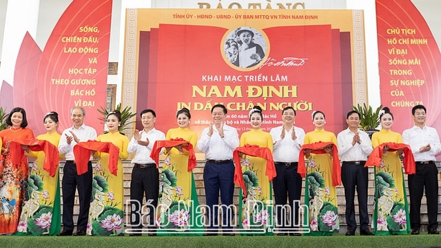 Giới thiệu những kỷ vật quý qua 5 lần Bác Hồ về thăm Nam Ðịnh