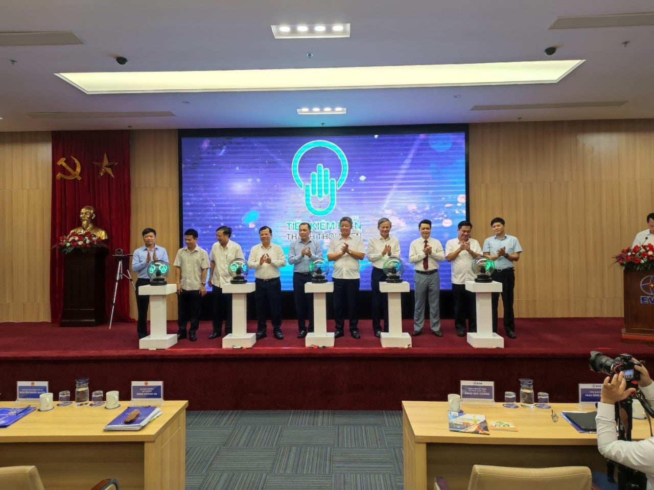 Phát động tiết kiệm điện trên phạm vi toàn quốc