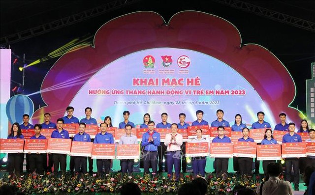 Phó Thủ tướng Trần Lưu Quang: Tạo môi trường lành mạnh để trẻ em phát triển toàn diện