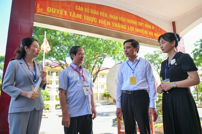 Bộ trưởng Nguyễn Kim Sơn kiểm tra công tác coi thi tại Hưng Yên, Hải Phòng, Quảng Ninh