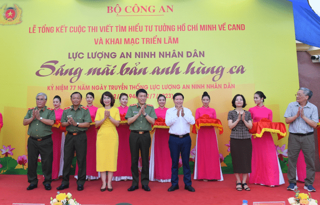 500 hình ảnh, hiện vật tiêu biểu tôn vinh lực lượng An ninh nhân dân