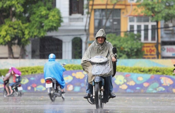 Dự báo thời tiết ngày 30/7: Bắc Bộ có mưa dông, Trung Bộ nắng nóng