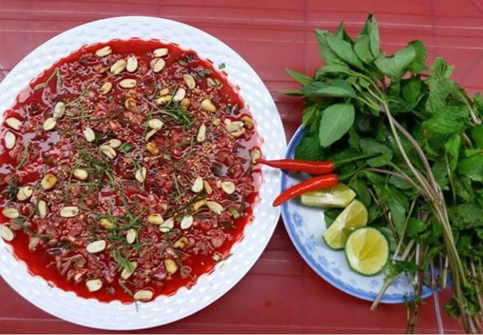 Quảng Bình tiếp nhận 7 bệnh nhân ngộ độc nghi do ăn tiết canh bò