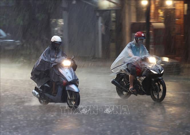 Vùng núi và trung du Bắc Bộ có mưa rào và dông