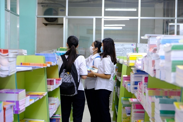 Đừng để sách giáo khoa trở thành ‘hàng hóa’ trên thị trường