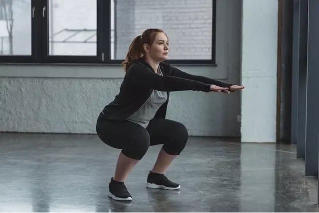 Squat: Lợi ích, cách thực hiện và các lựa chọn tập luyện