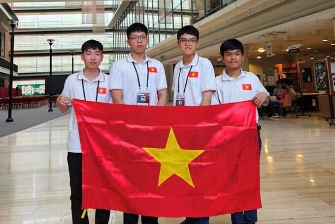 4/4 học sinh đội tuyển Việt Nam giành huy chương tại Olympic Tin học quốc tế 2023