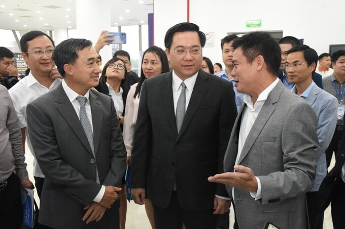 Diễn đàn “Nghiên cứu, ứng dụng công nghệ y tế chăm sóc sức khỏe giới thiệu và kết nối tiềm năng đổi mới sáng tạo”