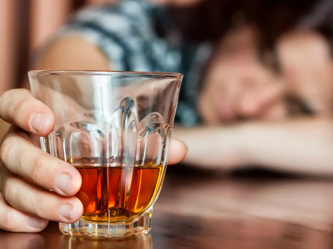 Dấu hiệu, tác hại, các vấn đề do nghiện rượu gây ra và cách chăm sóc người bệnh nghiện rượu