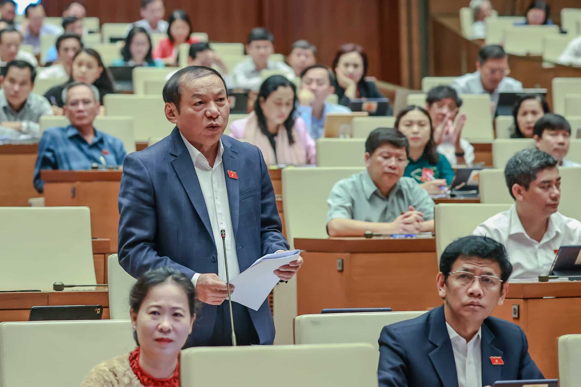 Bộ trưởng Bộ VHTT&DL trả lời tranh luận về phim Đất rừng phương Nam