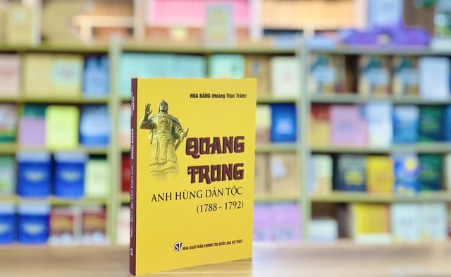 Ra mắt ấn phẩm khắc họa rõ nét cuộc đời vua Quang Trung