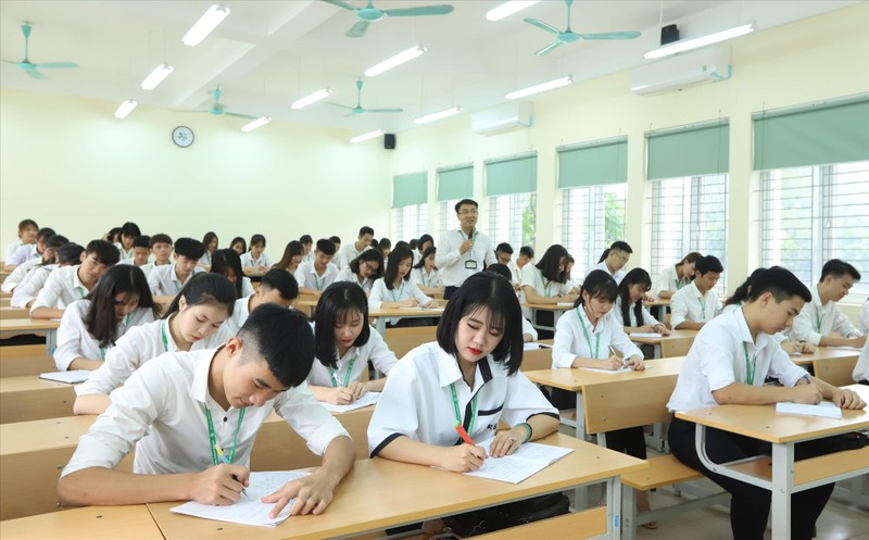Chính phủ chốt điều chỉnh lộ trình tăng học phí đại học