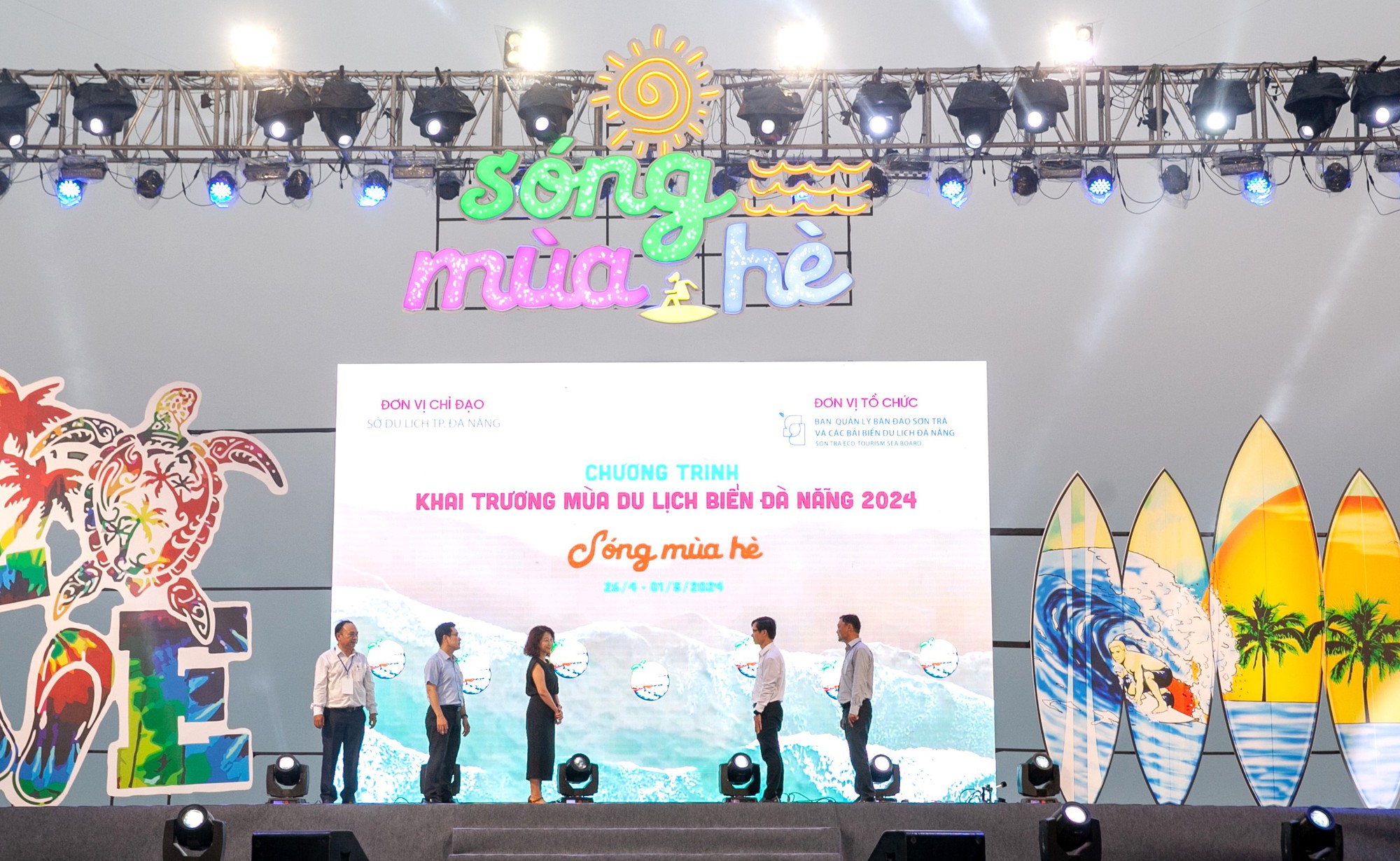 Đà Nẵng rộn ràng khai trương mùa du lịch biển 2024