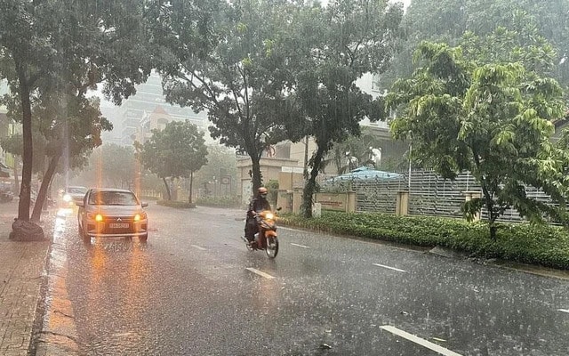 Dự báo thời tiết ngày 18/4: Miền Bắc mưa rào, trời dịu mát