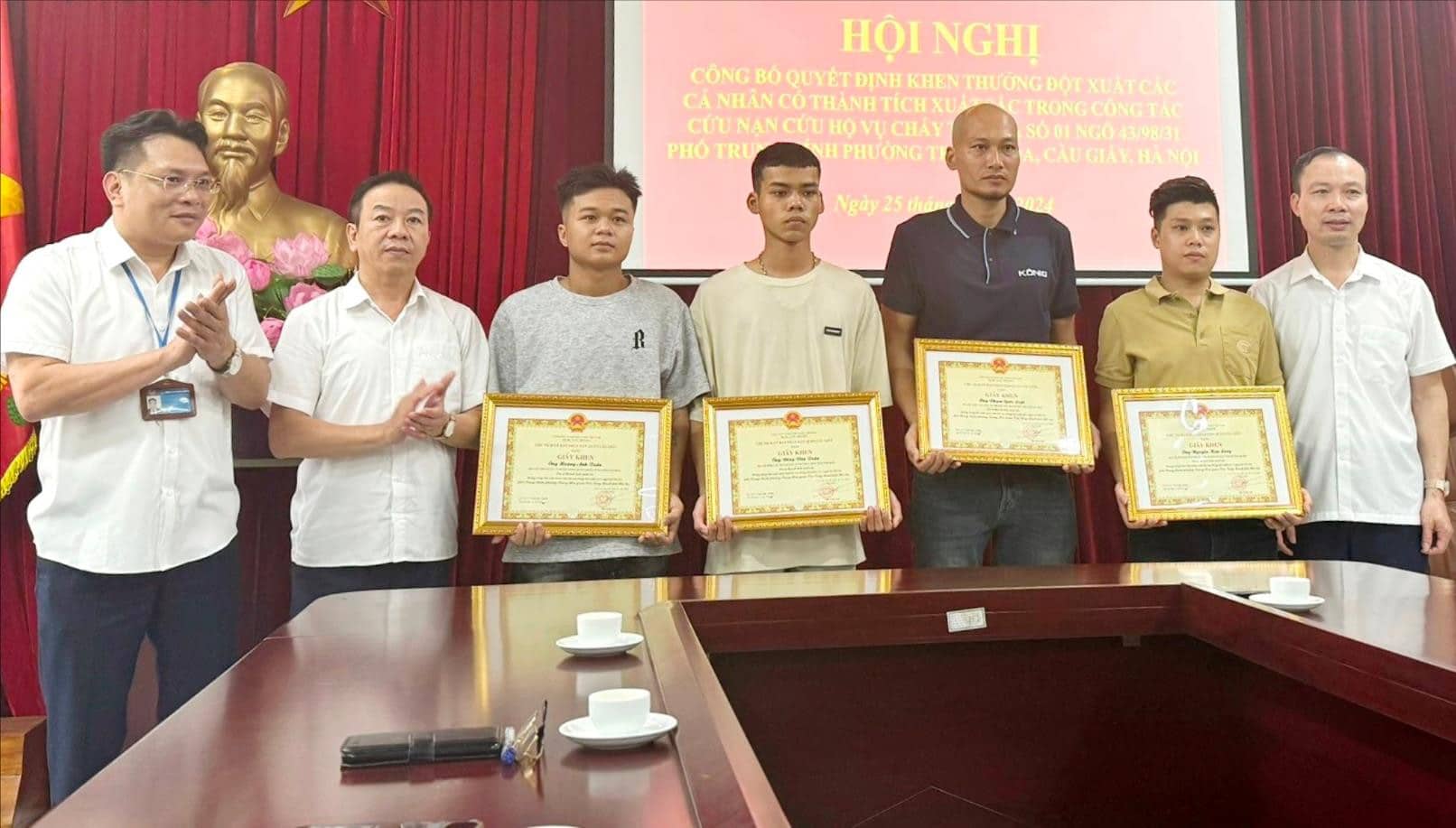 Hà Nội khen thưởng 4 công dân dũng cảm cứu người trong vụ hỏa hoạn ở Trung Kính, Trung Hòa, Cầu Giấy