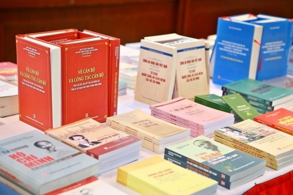 Chủ động đổi mới, sáng tạo, ứng dụng chuyển đổi số vào biên tập sách