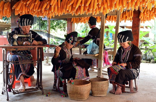 Khôi phục, bảo tồn và phát triển bản sắc văn hóa truyền thống của dân tộc thiểu số rất ít người