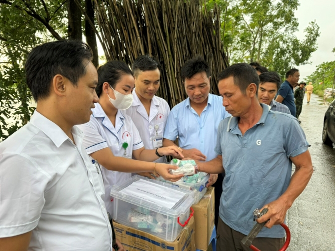 Hà Nội đáp ứng công tác y tế tại các vùng bị ngập úng